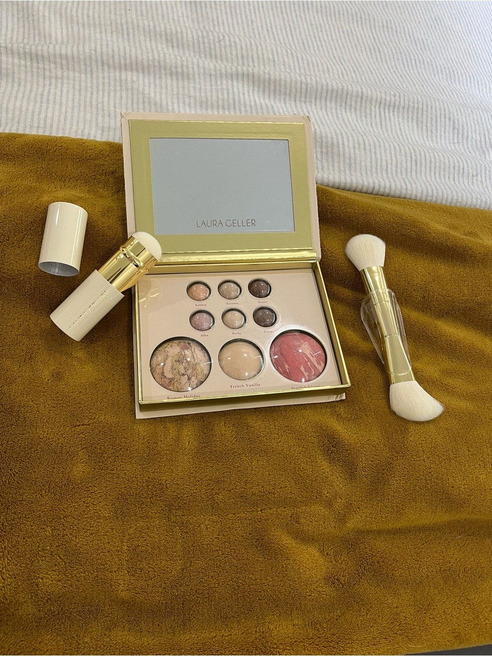 Laura Geller Pink & Gold Patterned Eyeshadow Palette with Dual-Ended Brush - Picture 4 of 4